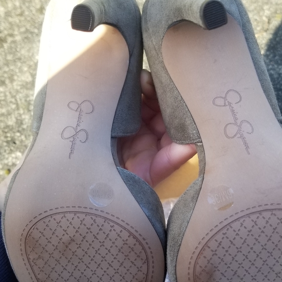 Jessica Simpsons Pump heels olive green size 6 worn once - Picture 6 of 8